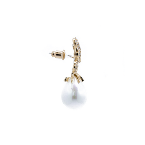 "Gold Butterfly & Pearl" Mono Earring