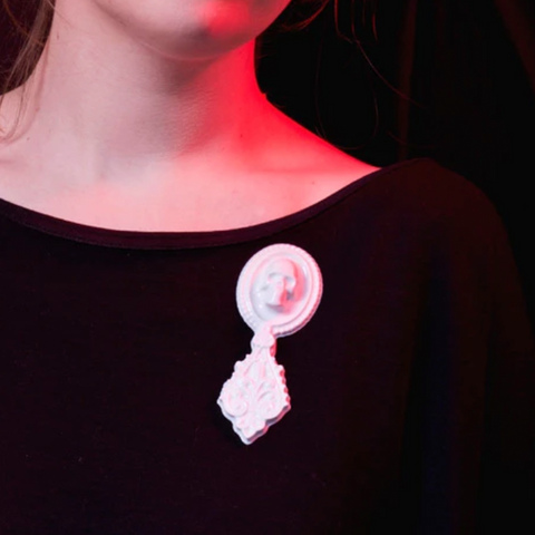 WHITE MAGNETIC SILICONE SKULL BROOCH