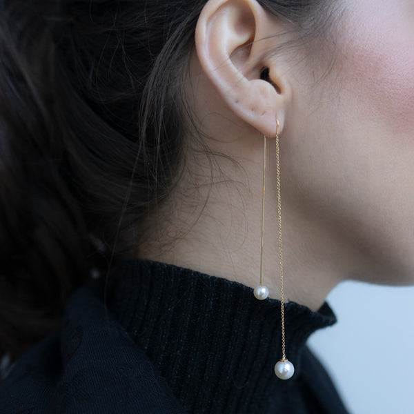 "FISHING FOR COMPLIMENTS" 18K GOLD MONO EARRING