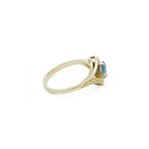 "10K Yellow Gold and Aquamarine" Ring